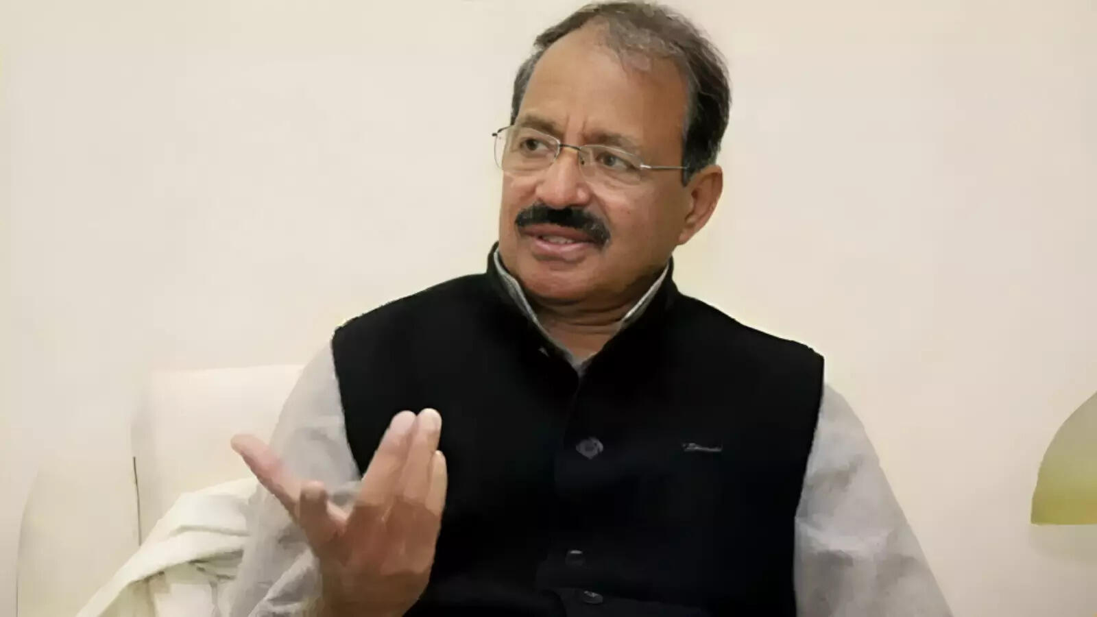 पूर्व उपराष्ट्रपति के बचाव में आई कांग्रेस, बीजेपी पर किया पलटवार, गजनी को बताया था भारतीय लुटेरा
