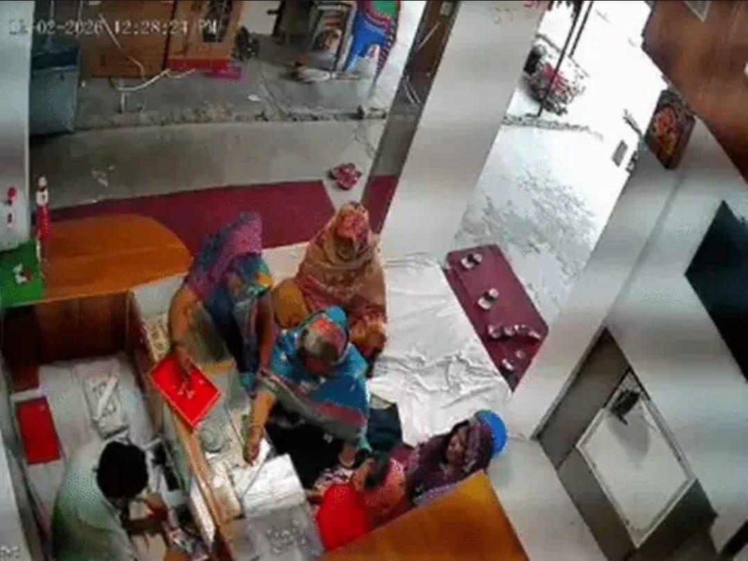 खरीदारी के बहाने किया प्रवेश, व्यापारी ने सीसीटीवी चेक किया तो खुली मामले की पोल