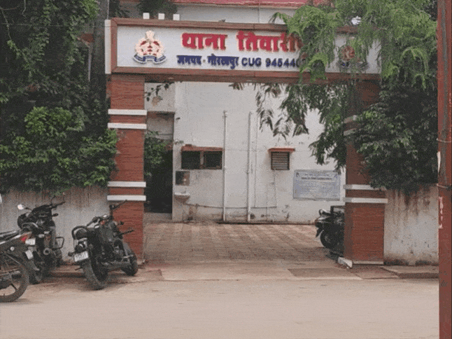 दो गुटों ने 10 मिनट तक बनाया दहशत का माहौल, हाथ में बेल्ट नचाते हुए गालियां देते निकले मनबढ़