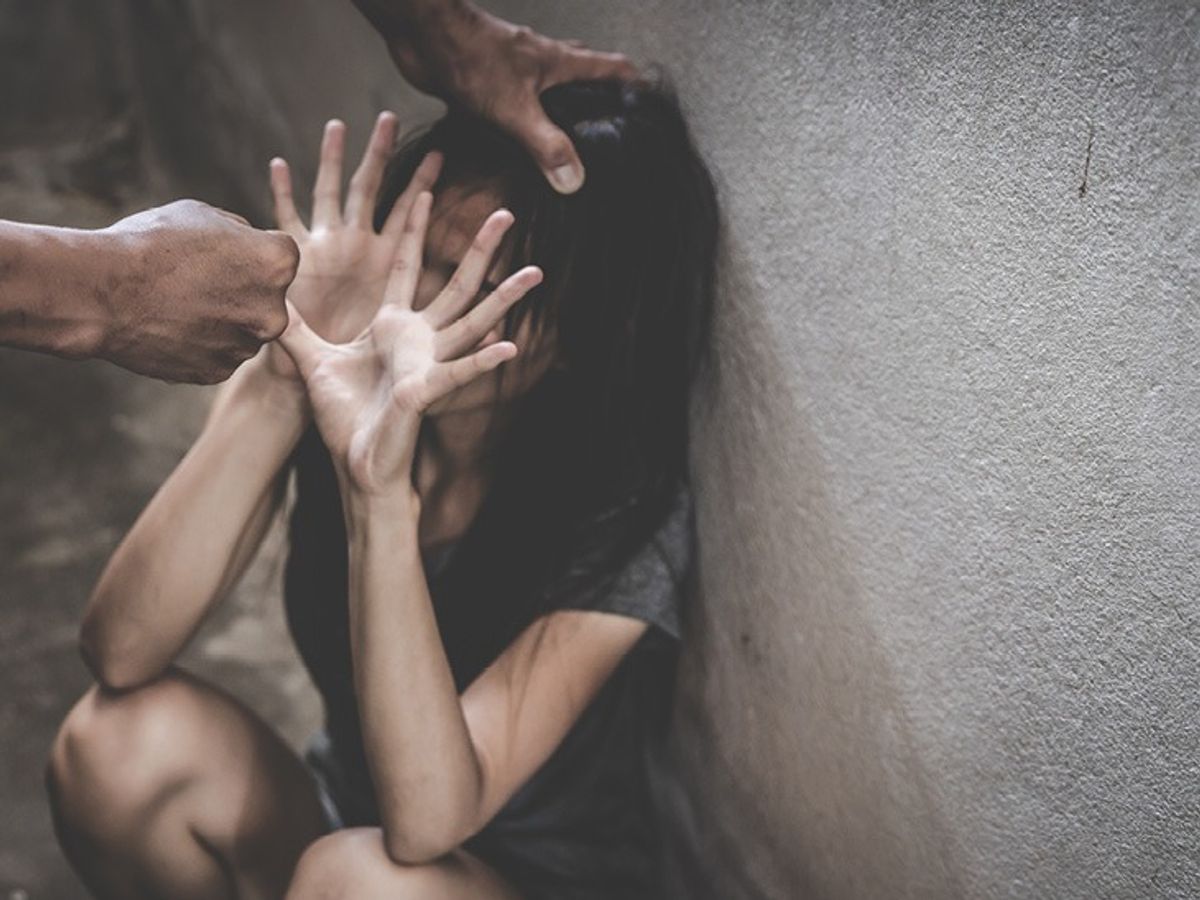 पीड़िता की मां बोली पास में रहने वाली महिलाएं अपने साथ ले गईं, आरोपी केस में समझौता करने के लिए बना रहे थे दबाव