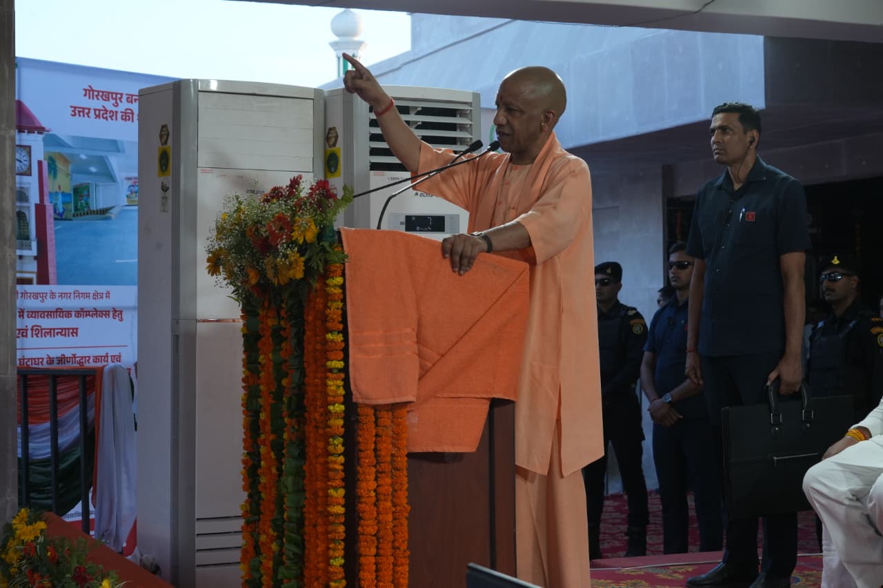 मुख्यमंत्री बोले- दंगे, कर्फ्यू, अराजकता और लूटखसोट के दिन लग गए, गोरखपुर में मल्टीलेवल पार्किंग का किया लोकार्पण