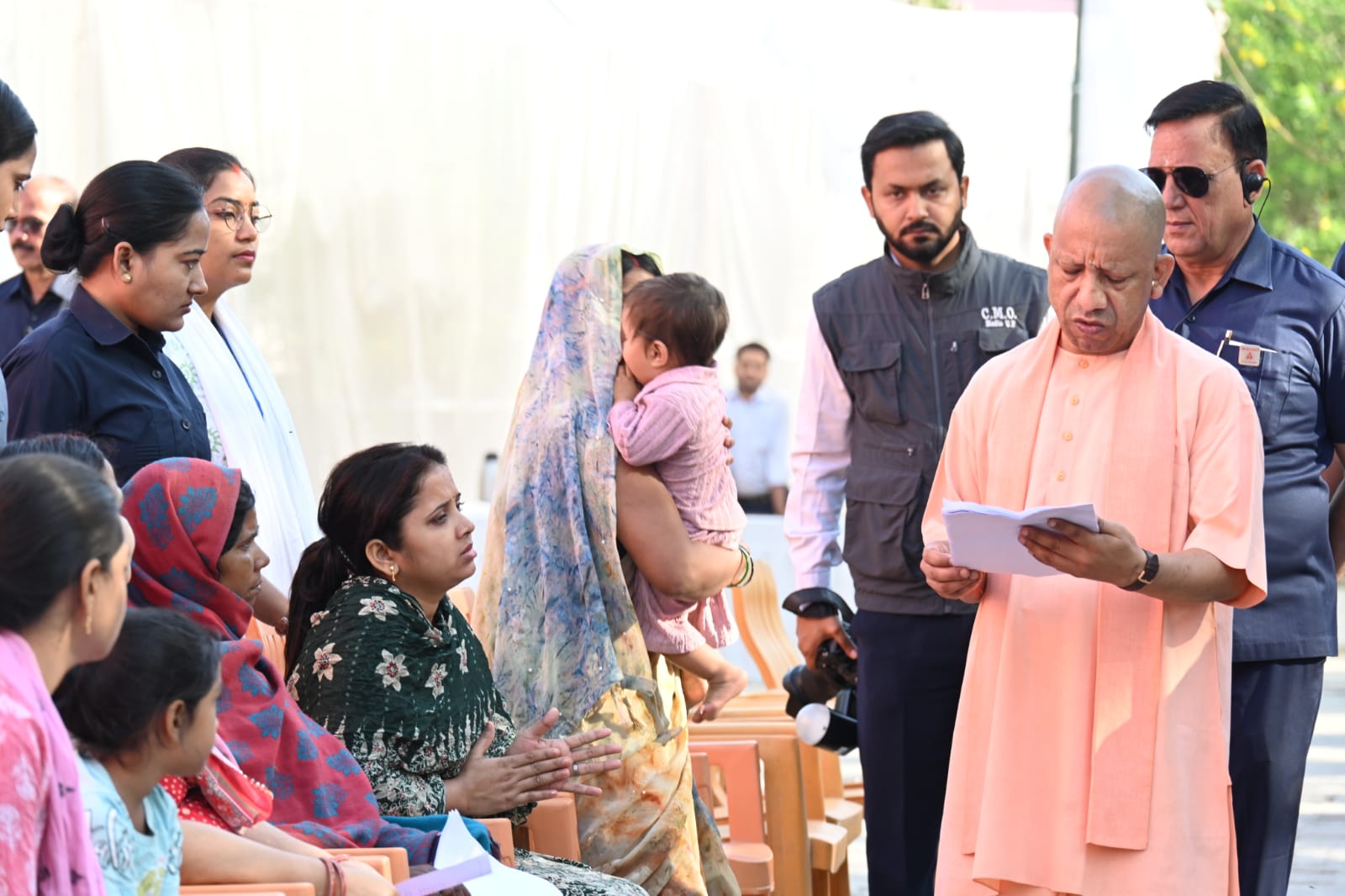 जनता दर्शन में बोले सीएम योगी, फरियादियों की शिकायत का हो समयबद्ध निस्तारण