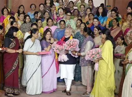 केंद्र ने जारी किया नोटिफिकेशन, 33% सीटें महिलाओं के लिए आरक्षित, जनगणना के बाद ही होगा लागू