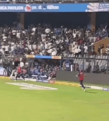 पंजाब के कप्तान श्रेयस अय्यर का बेहतरीन कैच।