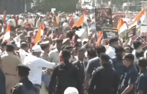 लखनऊ में बीजेपी का जनाक्रोश मार्च, विपक्ष पर तीखा हमला