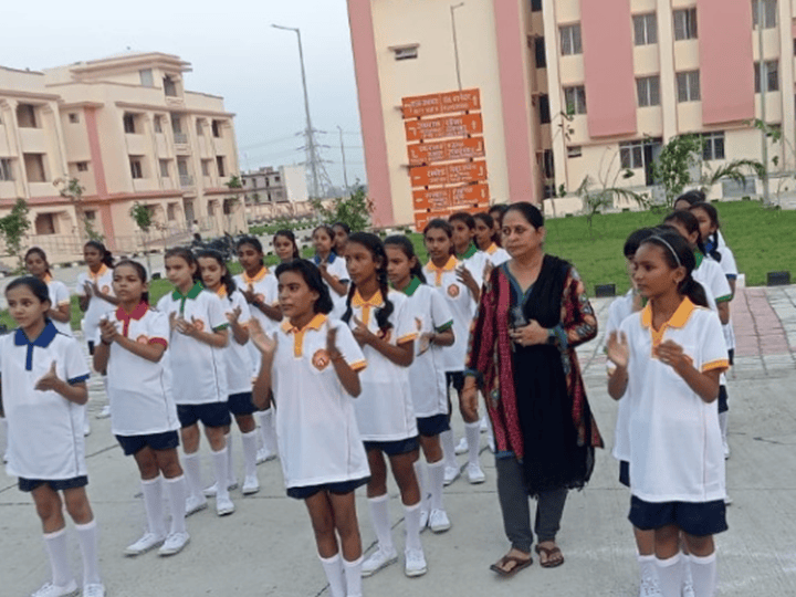 अब 12:30 बजे तक ही चलेंगी कक्षाएं, पुरानी बसों पर भी सख्ती