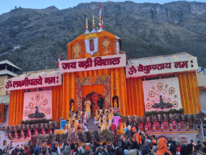 सीएम पुष्कर सिंह धामी ने भगवान बद्रीविशाल के किए दर्शन,  श्रद्धालुओं की भारी भीड़