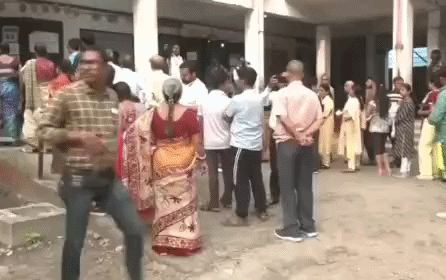 शाम पांच बजे तक 90% वोटिंग, मुर्शिदाबाद में बमबाजी; कई घायल