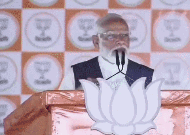 पीएम मोदी का आरोप- कैंपस में बिगड़ रहा माहौल, ममता बनर्जी का जोरदार पलटवार