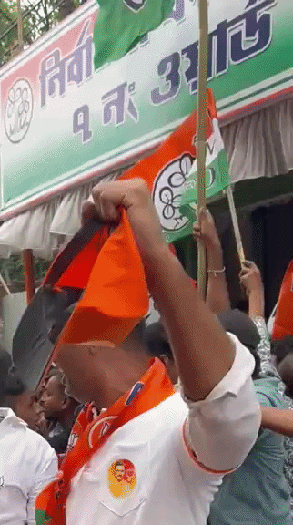 रैली में घुसे टीएमसी कार्यकर्ताओं ने किया बवाल, गोरखपुर सांसद बोले कोई मार-पीट न करे