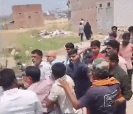 लात-घूंसे चले, वीडियो वायरल होने से मचा हड़कंप