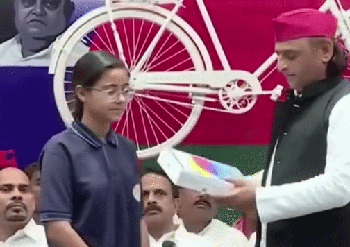 ‘आग लगाना बंद करें’, महिला विधायक पर भी कसा तंज