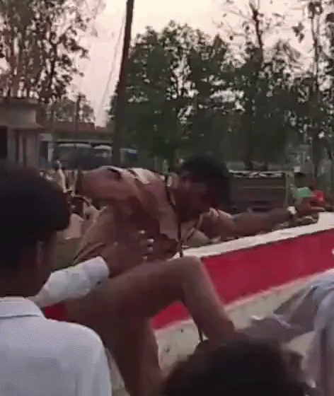 दिव्यांग रिक्शा चालक विवाद में पहुंची पुलिस, वीडियो वायरल होने पर हेड कांस्टेबल सस्पेंड