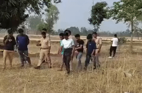 नग्न अवस्था में मिली बॉडी, शरीर पर चोट के निशान