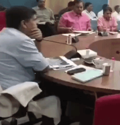 तीन अधिकारियों को नोटिस जारी, फ्लैगशिप योजनाओं की धीमी प्रगति पर नाराजगी