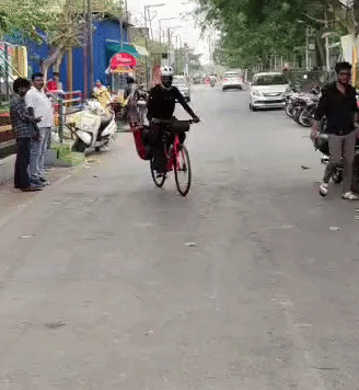 गोरखपुर में समाजसेवी आलोक अग्रवाल ने किया भव्य स्वागत, फ्लोटिंग रेस्टोरेंट से फ्लैग ऑफ करके रवाना किया