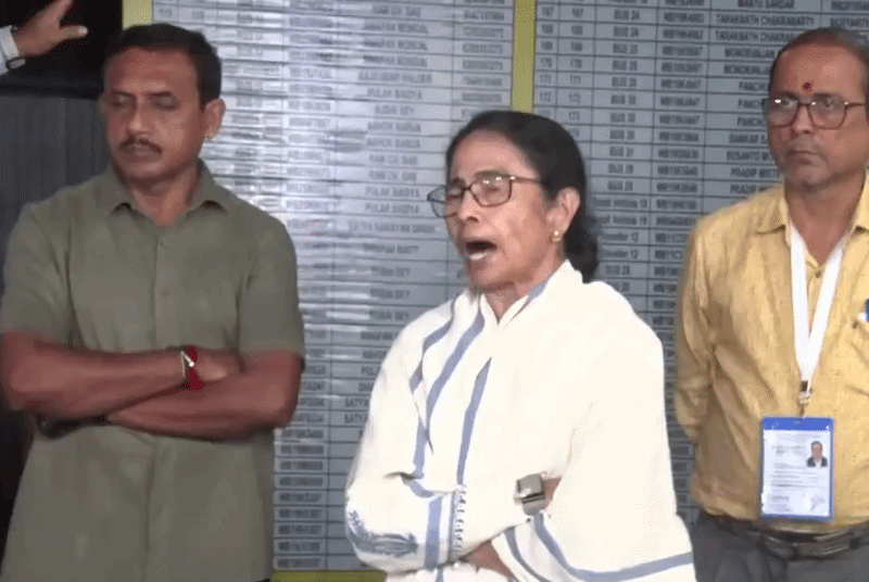 टीएमसी के आरोप- ‘छेड़छाड़ की कोशिश’, चुनाव आयोग ने बताया सुरक्षित