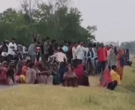 कोर्ट के आदेश पर कब्र से निकाला गया महिला का शव, कई आरोपी नामजद