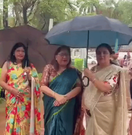 गरबा पर झूमीं वीसी, प्रोफेसर्स संग दिखा सेलिब्रेशन का रंग