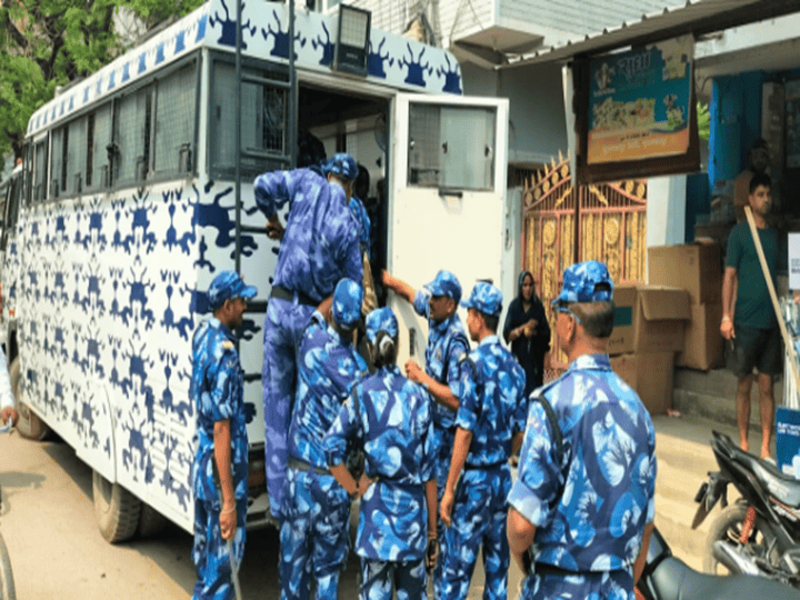 दो घंटे चला सर्च ऑपरेशन, दो ठिकानों पर एक साथ छापेमारी