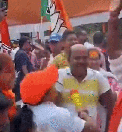 भाजपा को करीब 45% और टीएमसी को 42% वोट, अलग-अलग राज्यों में जश्न की अलग-अलग तस्वीर