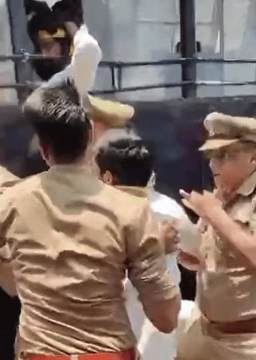 गोरखपुर में आप का प्रदर्शन, आगरा-लखनऊ-कानपुर में भी उबाल