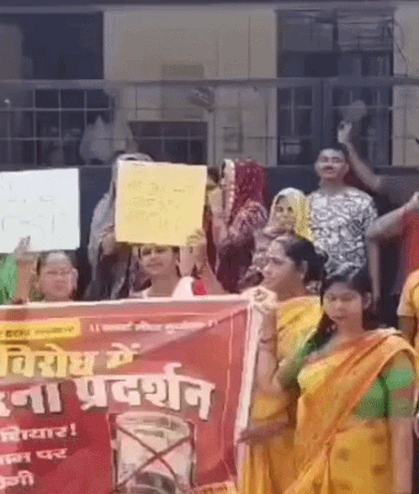 गोरखपुर में आप का प्रदर्शन, आगरा-लखनऊ-कानपुर में भी उबाल