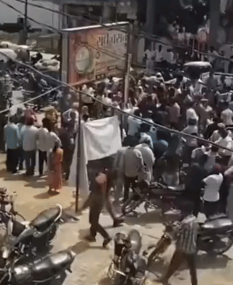 सिलेंडर न मिलने से महिलाओं ने किया सड़क जाम, एक घंटे तक ठप रहा ट्रैफिक