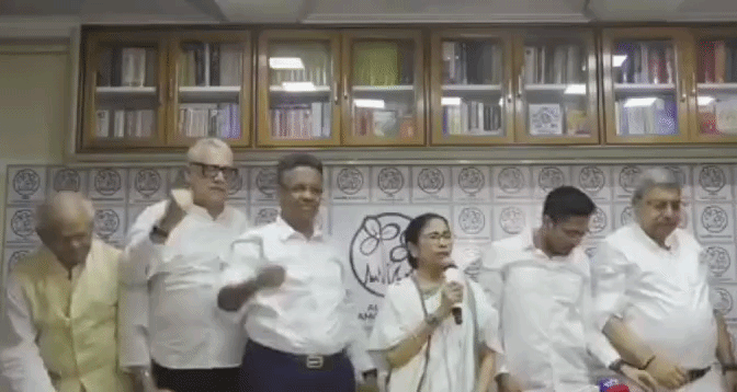 “इस्तीफा नहीं दूंगी, हम हारे नहीं हराए गए”, चुनाव आयोग और भाजपा पर गंभीर आरोप