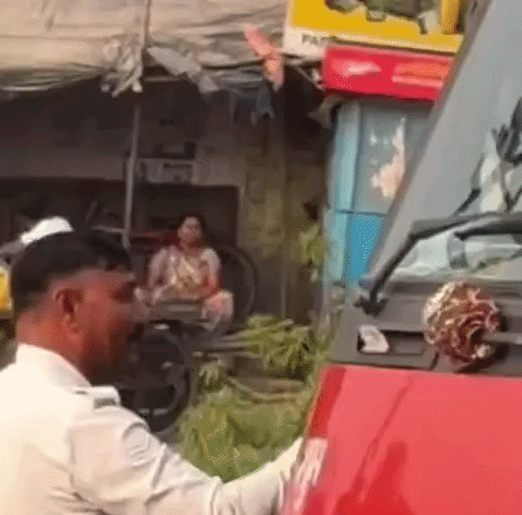 वसूली के आरोप में सस्पेंड, वायरल वीडियो से खुली पोल