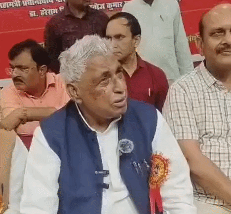 गोरखपुर में माता प्रसाद पांडेय का बड़ा बयान, बोले- 2027 में बनेगी सपा सरकार