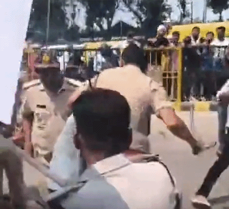BPSC TRE-4 अभ्यर्थियों को दौड़ा-दौड़ाकर पीटा, पटना की सड़कों पर बवाल