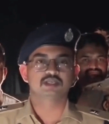 प्रेमिका की हत्या कर झाड़ियों में फेंकी थी लाश, पुलिस ने पैर में गोली मारकर दबोचा