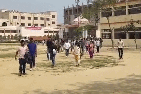 जूते-चप्पल उतरवाकर हुई एंट्री, AI कैमरों से निगरानी