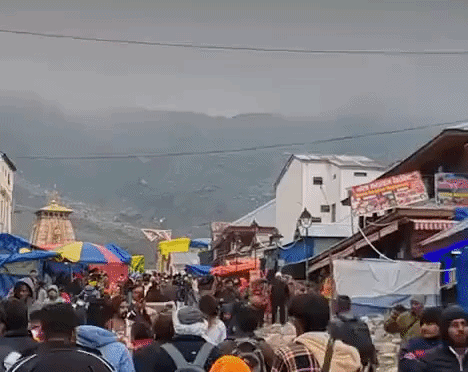 चार हजार से ज्यादा टिकट कैंसिल, DGCA की सख्ती के बाद बिना मौसम क्लियरेंस नहीं उड़ेंगे हेलिकॉप्टर