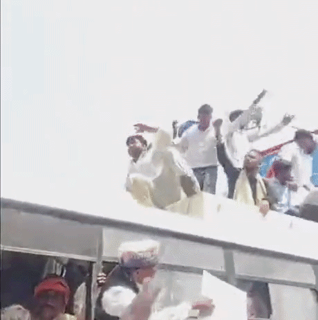 ट्रेन के इंजन पर चढ़ीं विधायक, चारबाग स्टेशन पर भारी हंगामा