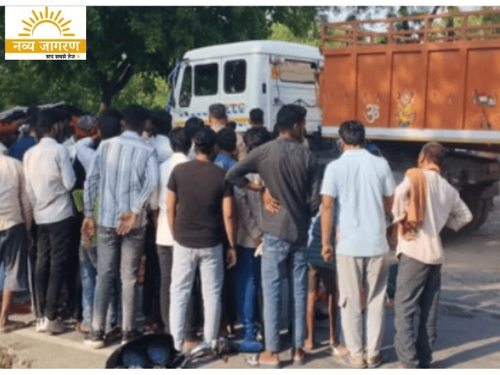 तेज रफ्तार वाहन ने दो बाइकों को मारी टक्कर, तीन युवक गंभीर घायल