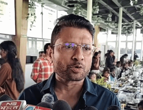 फ्लोटिंग रेस्टोरेंट के ओनर ने दिव्यांग बच्चों के साथ मनाया उत्सव, स्पेशल डिश और गिफ्ट पाकर खिले नन्हे-मुन्हों के चेहरे 