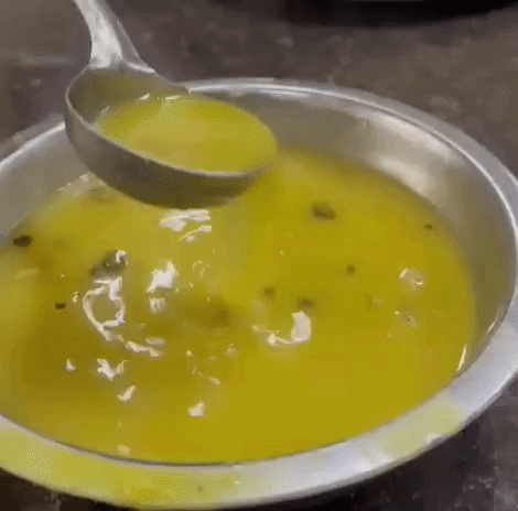 सब्जी में कीड़ा निकलने के बाद फूटा छात्राओं का गुस्सा, जिम्मेदार 'घुन' को 'जीरा' बता रहे; वार्डन मामले को झूठा साबित करने में जुटीं