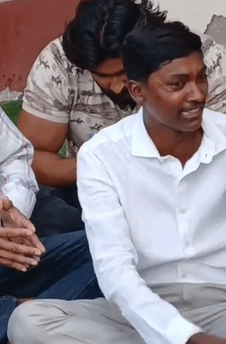 हॉस्टलर्स के समर्थन में छात्रों ने एडी बि​ल्डिंग में किया जोरदार प्रदर्शन, बोले- वार्डन को जेल भेजें नहीं तो करेंगे बड़ा आंदोलन