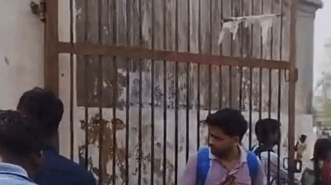 महिला अभ्यर्थियों के मंगलसूत्र और चूड़ियां उतरवाईं, 39 केंद्रों पर एग्जाम