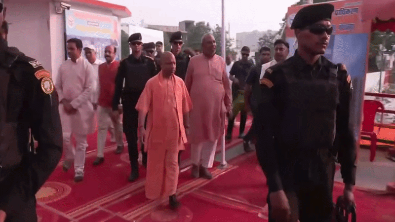 रविकिशन के डायलॉग पर गूंजा मंच, बोले- यहां अब करप्शन नहीं, रोइंग चलत बा बाबू