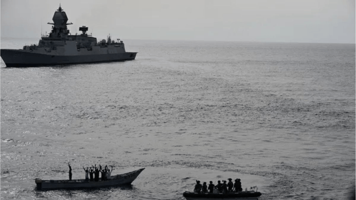 INS कोलकाता की कार्रवाई से टली समुद्री डकैती, संदिग्ध लुटेरे भागने को मजबूर