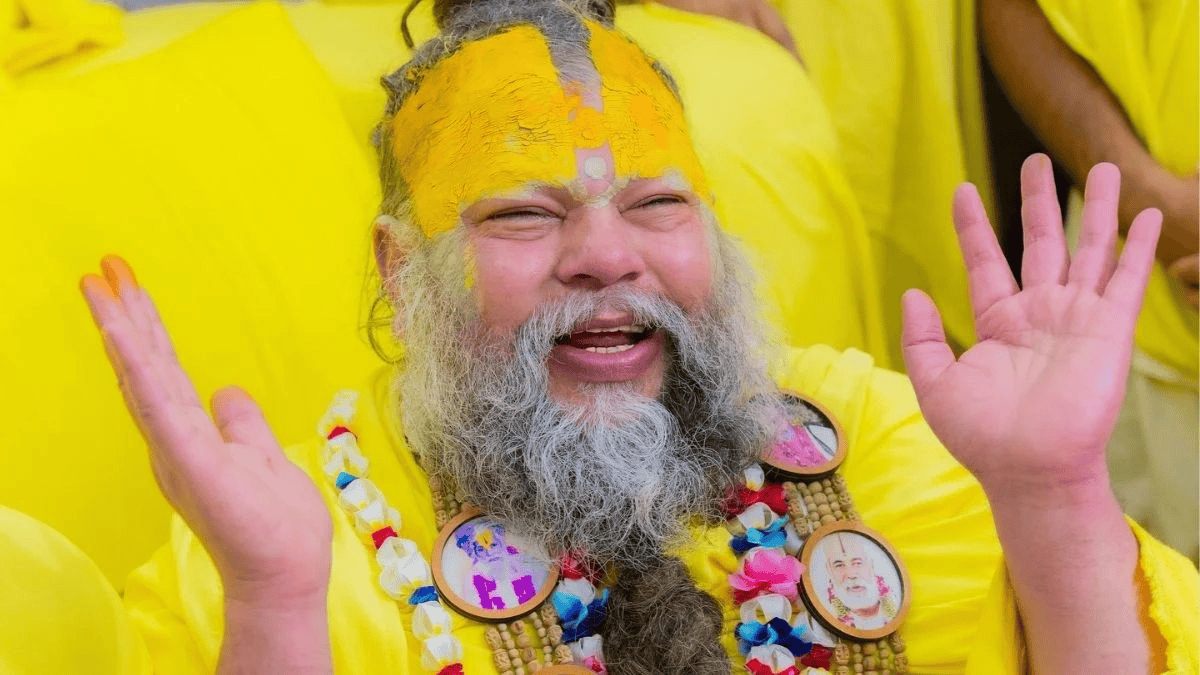 ‘राधे-राधे’ के जयकारों से गूंजा वृंदावन, हजारों भक्तों ने सड़क किनारे खड़े होकर किए दर्शन