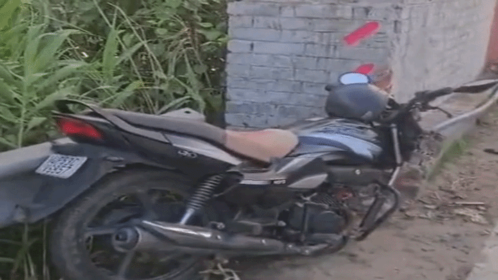 डिवाइडर से टकराई बाइक, दर्शन कर लौट रहा था घर