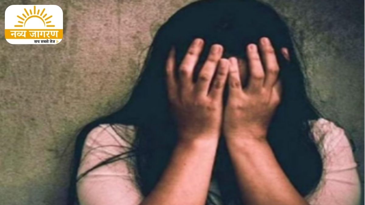 10 सेकेंड में जड़े कई थप्पड़, बातचीत से इनकार करने पर छात्रा को सड़क पर पीटा
