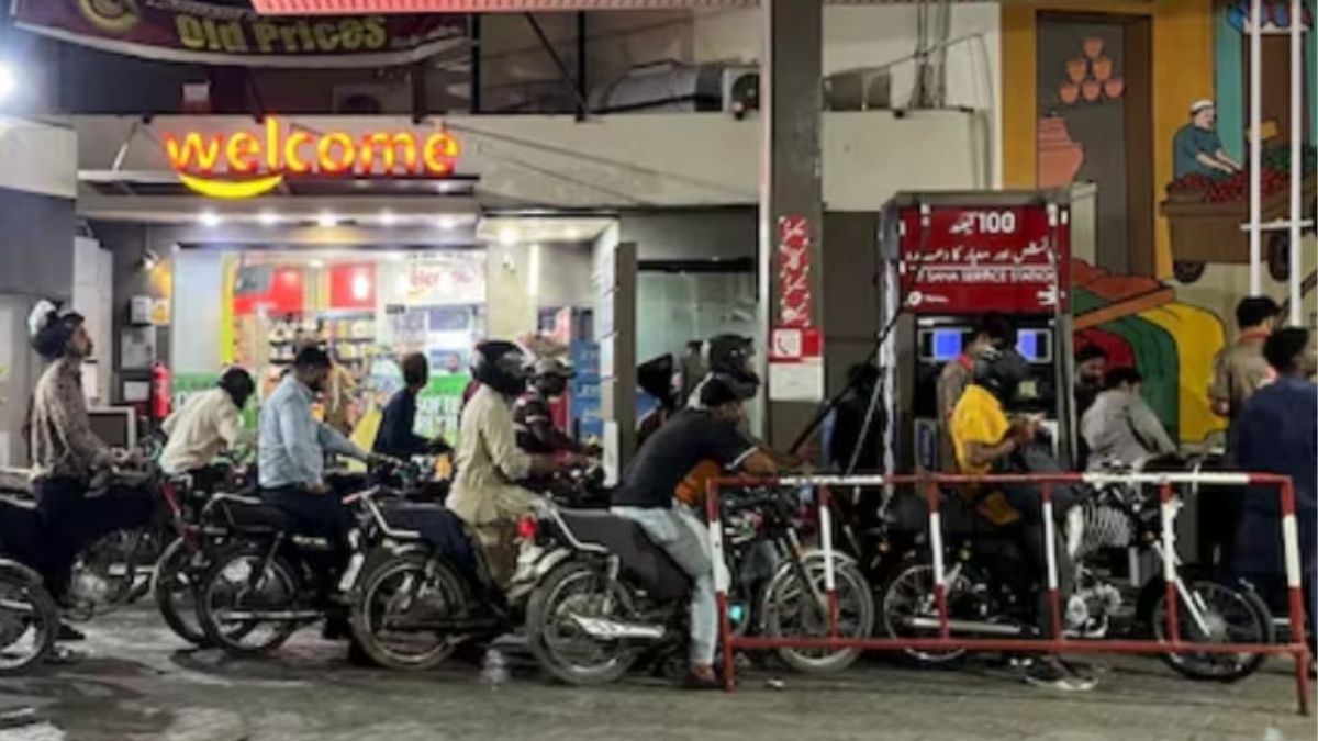 पेट्रोल 4 और डीजल 2 रुपये प्रति लीटर घटा, पांच हफ्तों में 41 रुपये तक कम हुए दाम
