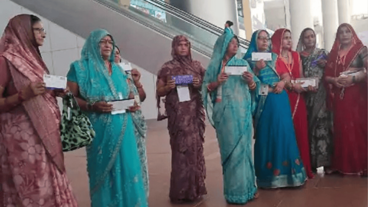 किसानों को समर्पित रही पहली फ्लाइट, देश के टॉप एयरपोर्ट्स में होगा शामिल