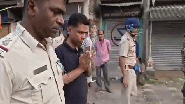 अवैध वसूली मामले में कान पकड़कर मांगी माफी, जांच के लिए फालता लेकर आई पुलिस