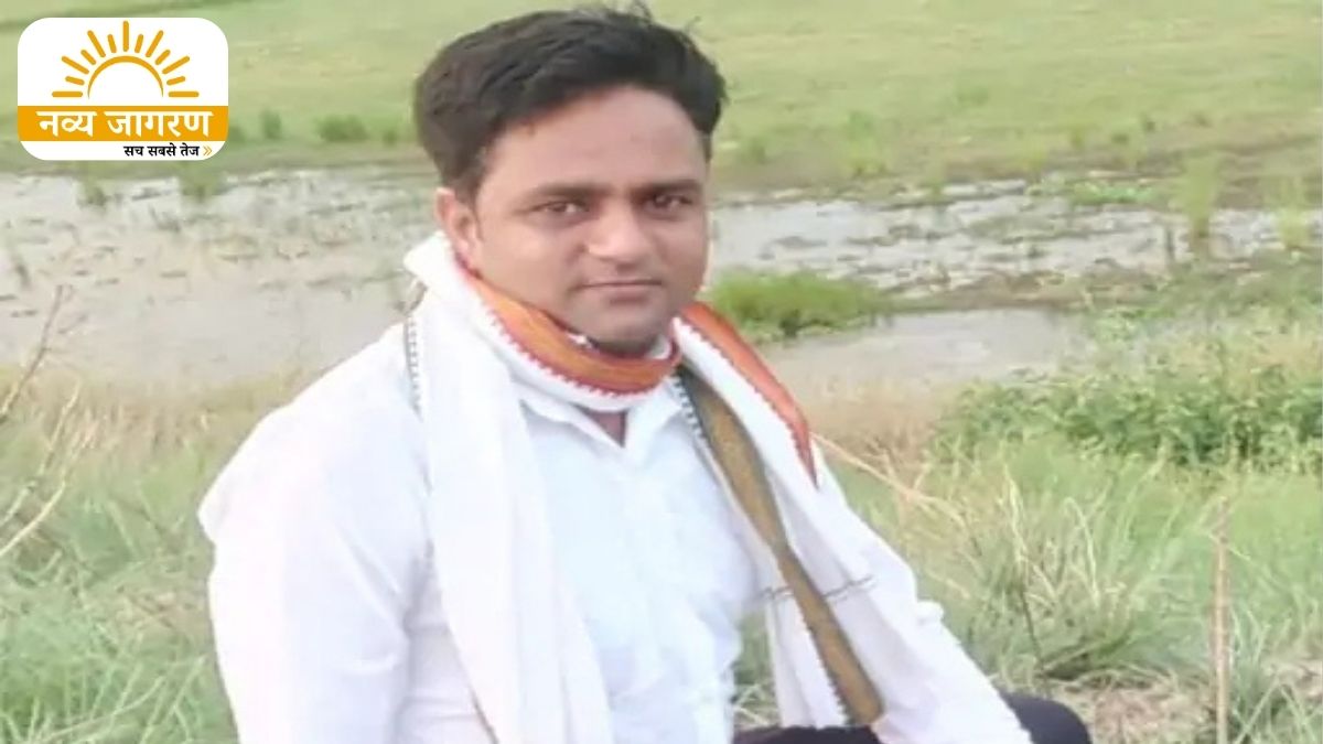 अनियंत्रित बाइक पेड़ से टकराई, शादी में जा रहा था रिश्तेदार के घर